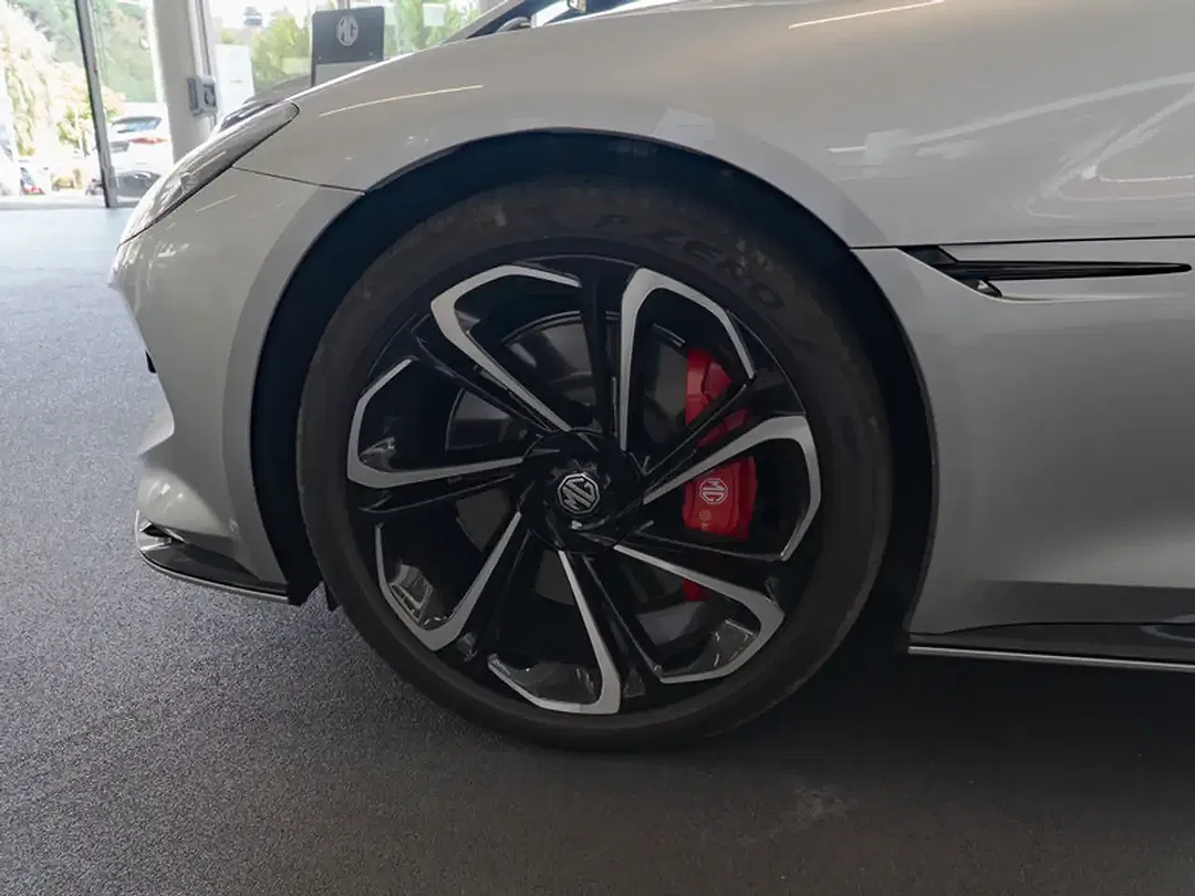 MG Cyberster Dual Motor - Thumbnail 4