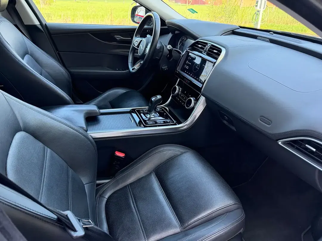 Jaguar XE S - Thumbnail 13