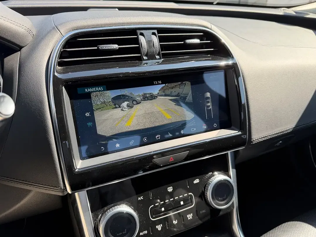 Jaguar XE S - Thumbnail 14