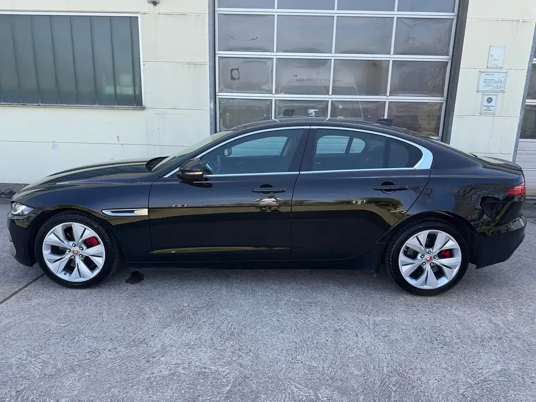 Jaguar XE S - Thumbnail 8