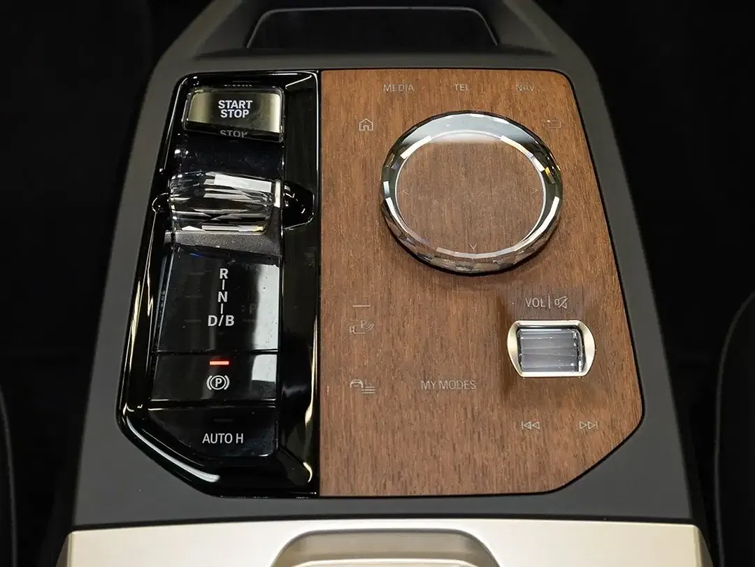 BMW iX xDrive M Sport - Thumbnail 11