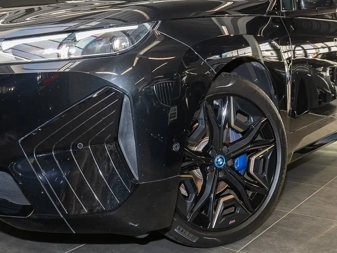 BMW iX xDrive M Sport - Thumbnail 4