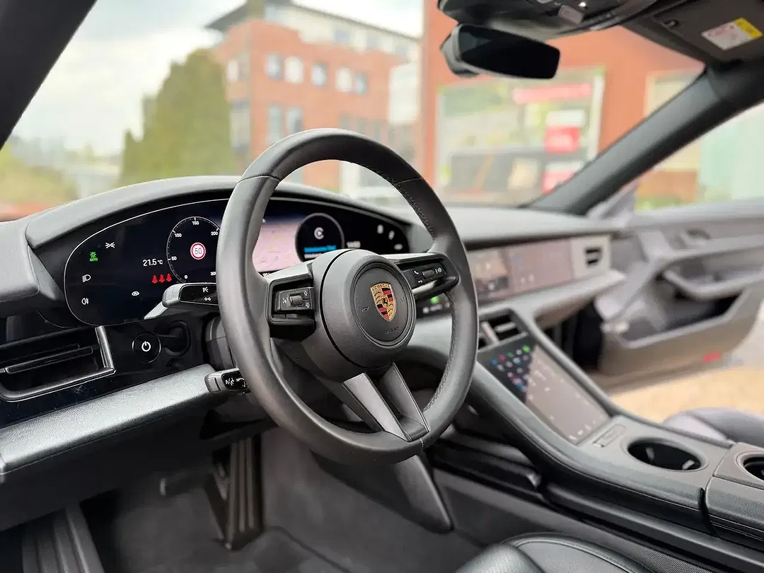 Porsche Taycan Performance - Thumbnail 13