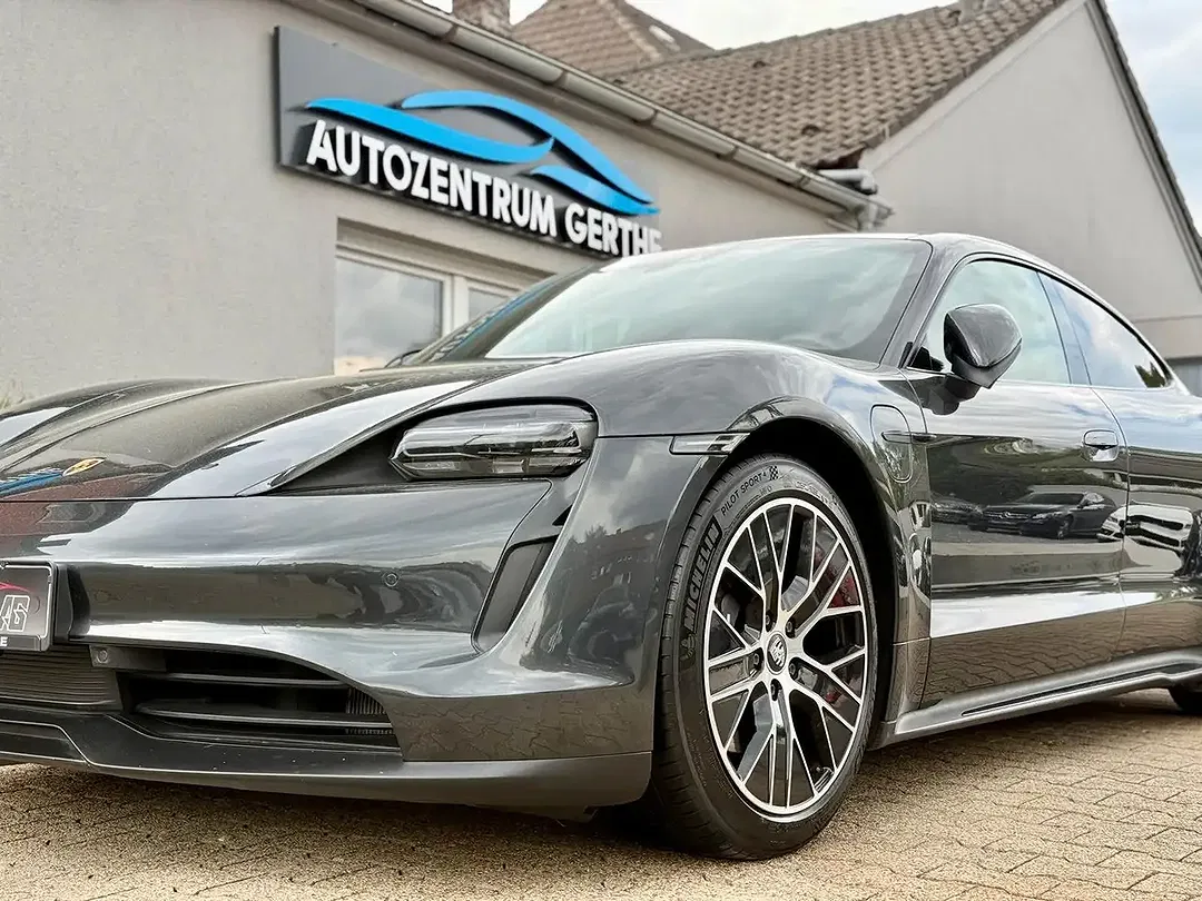 Porsche Taycan Performance - Thumbnail 3