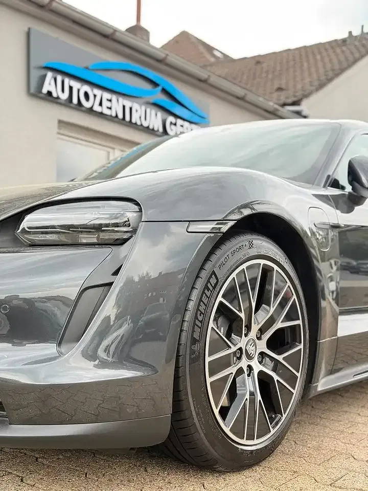 Porsche Taycan Performance - Thumbnail 4