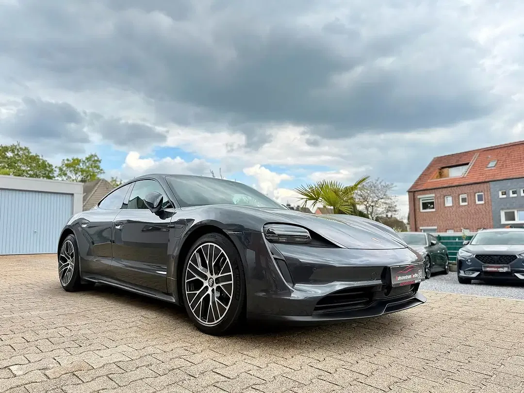 Porsche Taycan Performance - Thumbnail 5