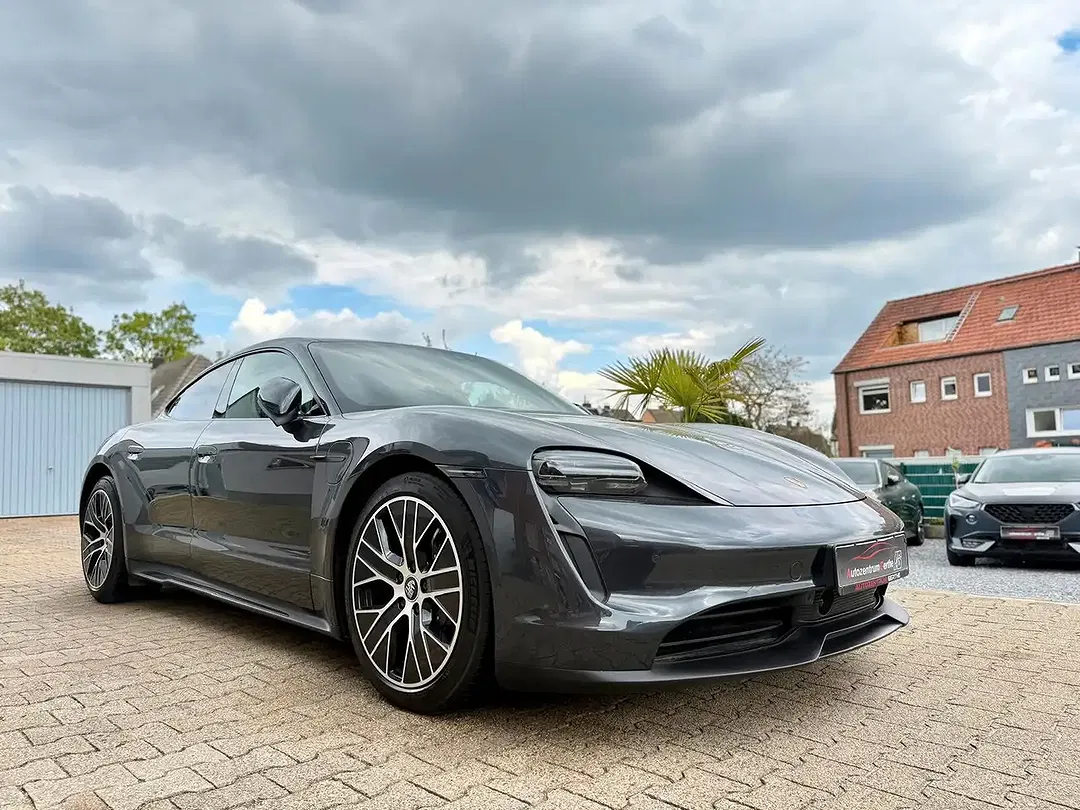 Porsche Taycan Performance - Thumbnail 6