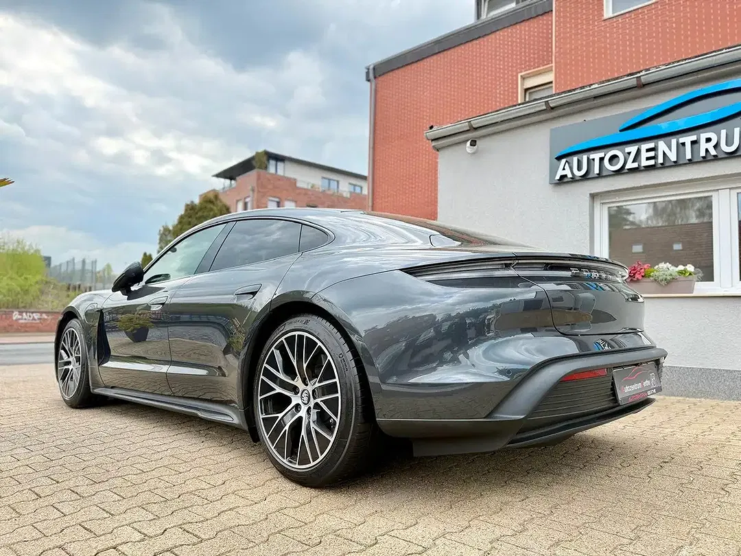 Porsche Taycan Performance - Thumbnail 7