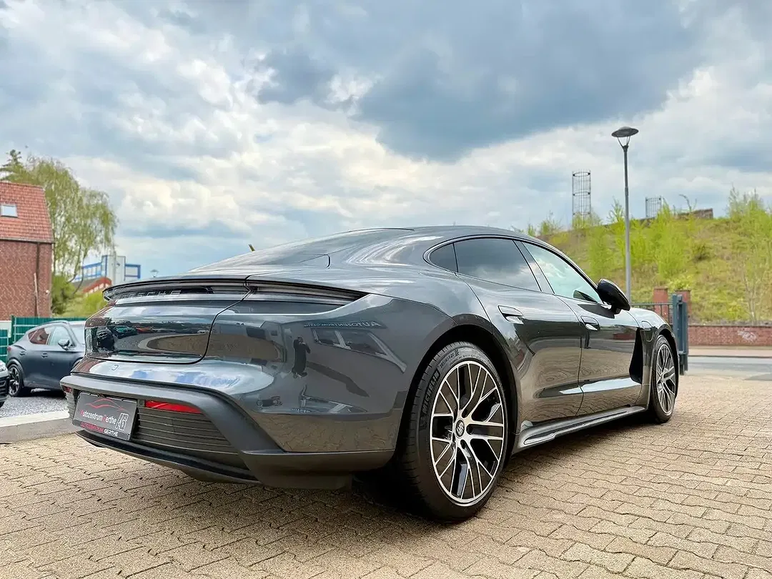 Porsche Taycan Performance - Thumbnail 8