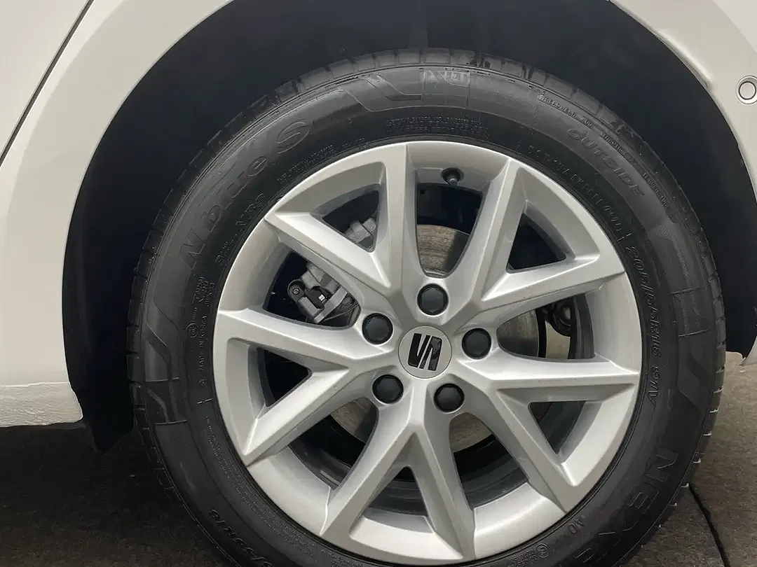 SEAT Leon 1.5 eTSI Plus Road Edition - Thumbnail 7