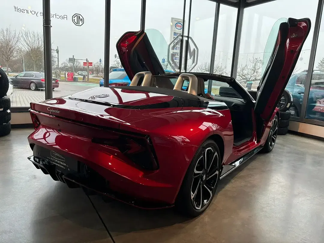 MG Cyberster AWD Xpower - Thumbnail 5