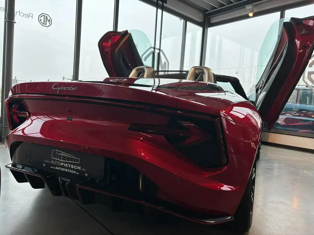 MG Cyberster AWD Xpower - Thumbnail 6
