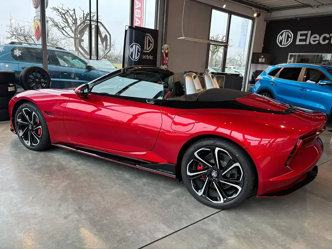 MG Cyberster AWD Xpower - Thumbnail 8