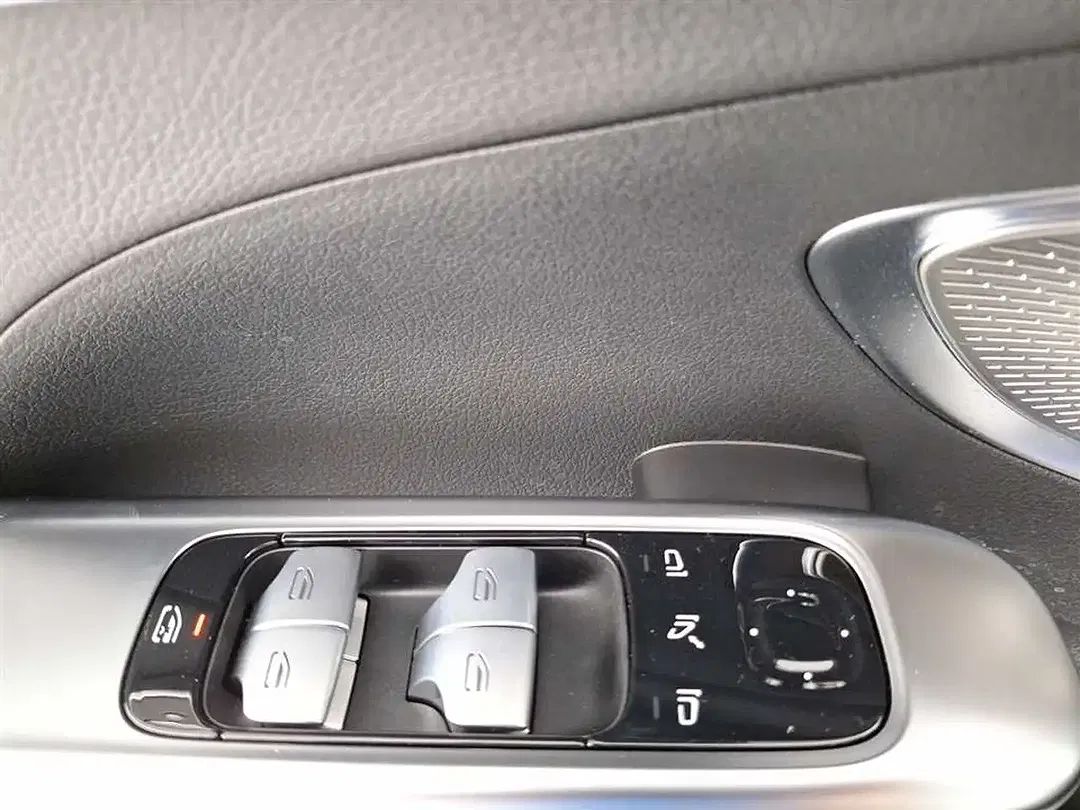 Mercedes-Benz C 300 9G-TRONIC AMG Line Premium Plus - Thumbnail 17