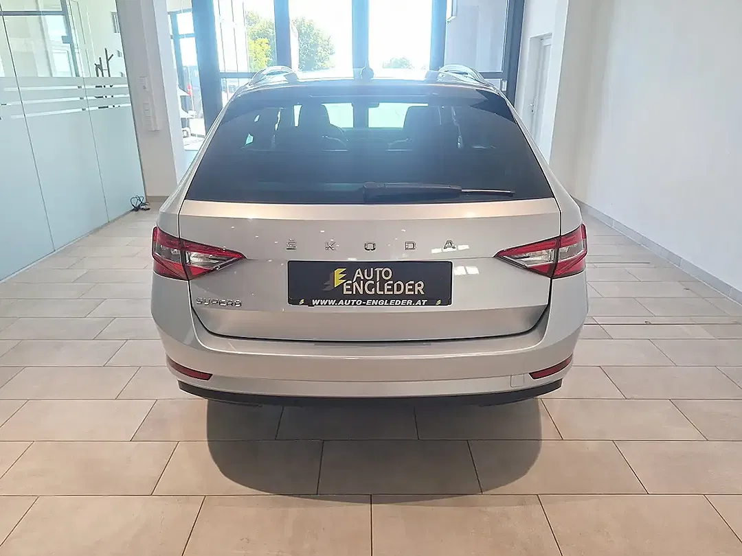 Skoda Superb 2.0 TDI DSG Executive - Thumbnail 6