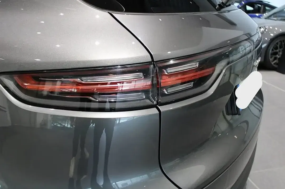 Porsche Cayenne E-Hybrid - Thumbnail 10