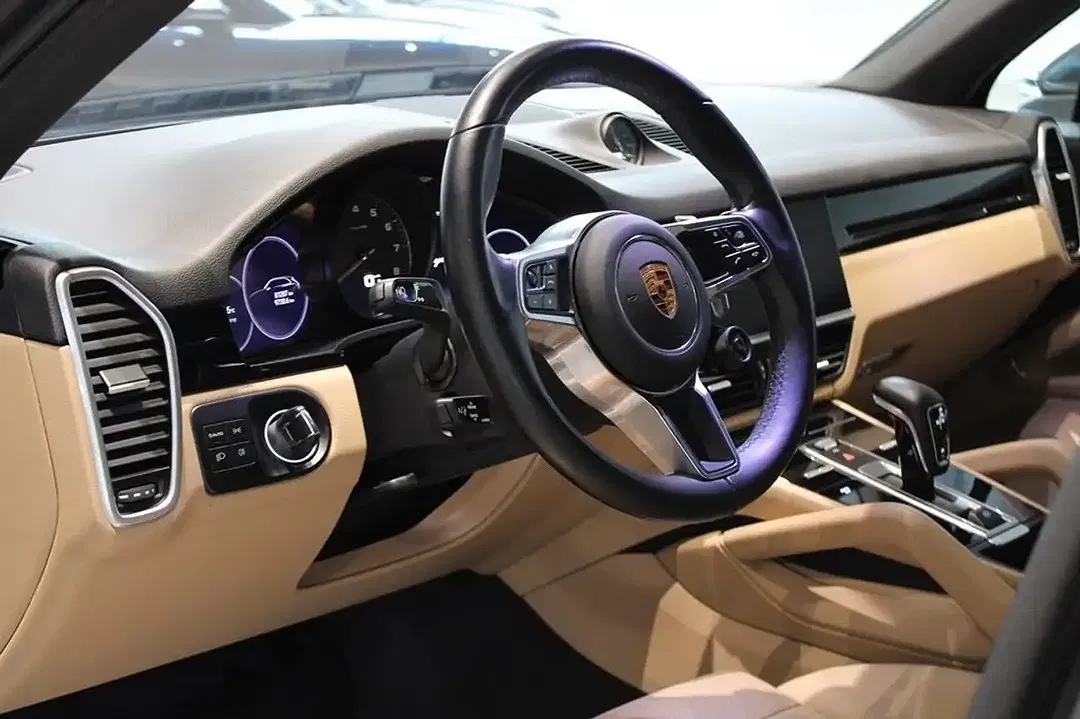 Porsche Cayenne E-Hybrid - Thumbnail 3