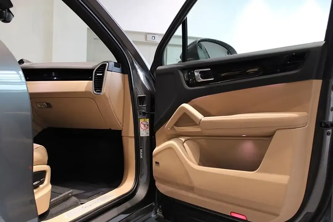 Porsche Cayenne E-Hybrid - Thumbnail 5