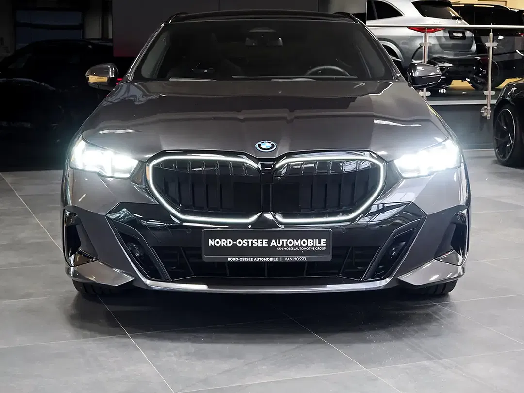 BMW 550 xDrive M Sport - Thumbnail 3
