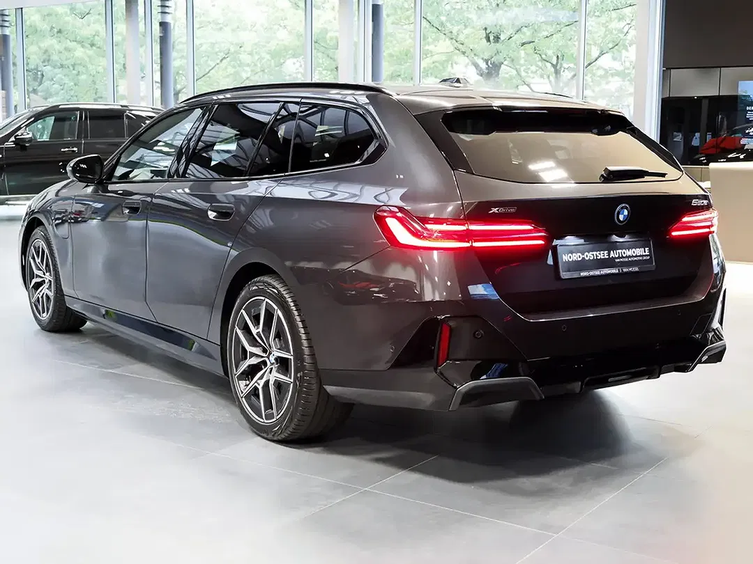 BMW 550 xDrive M Sport - Thumbnail 5