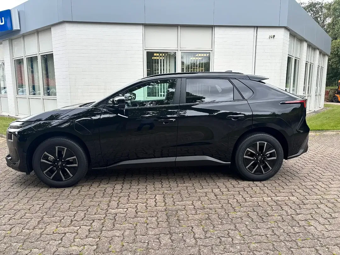 Subaru Solterra AWD Active - Thumbnail 3