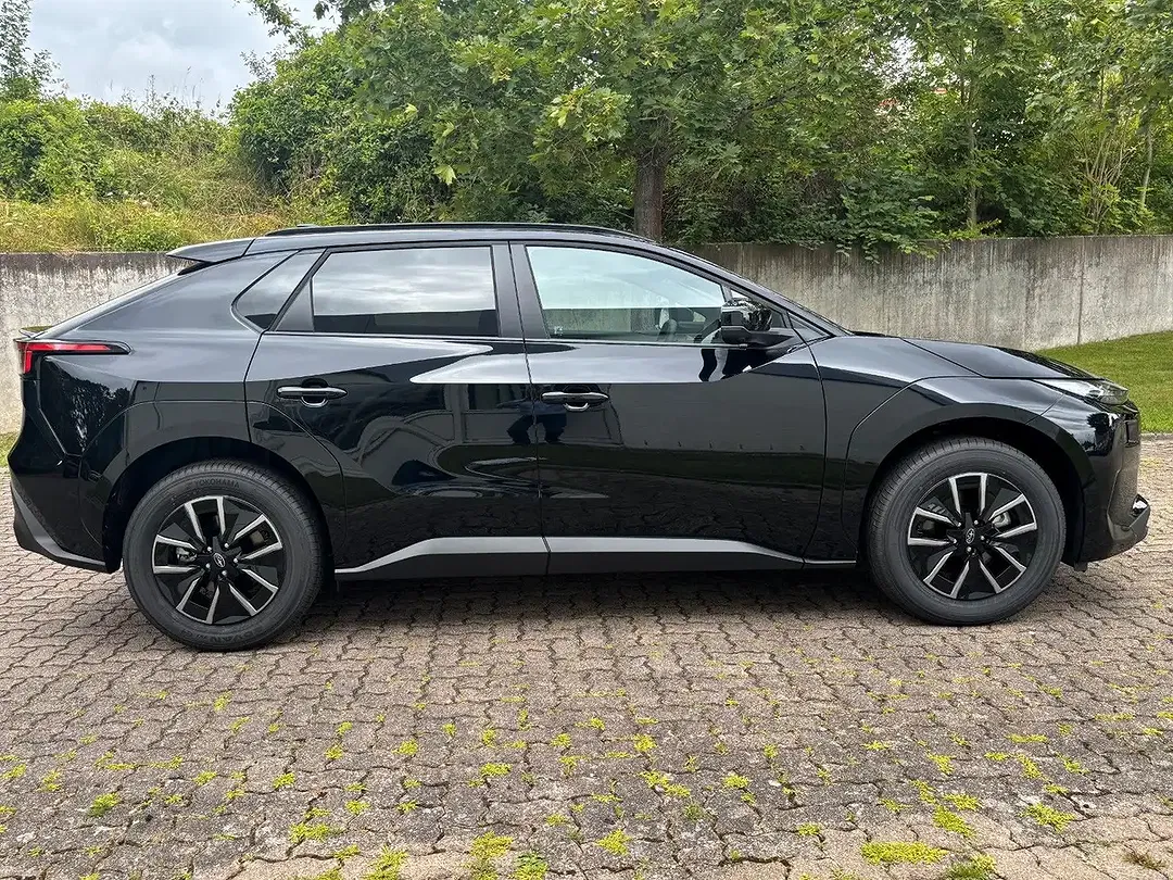 Subaru Solterra AWD Active - Thumbnail 6