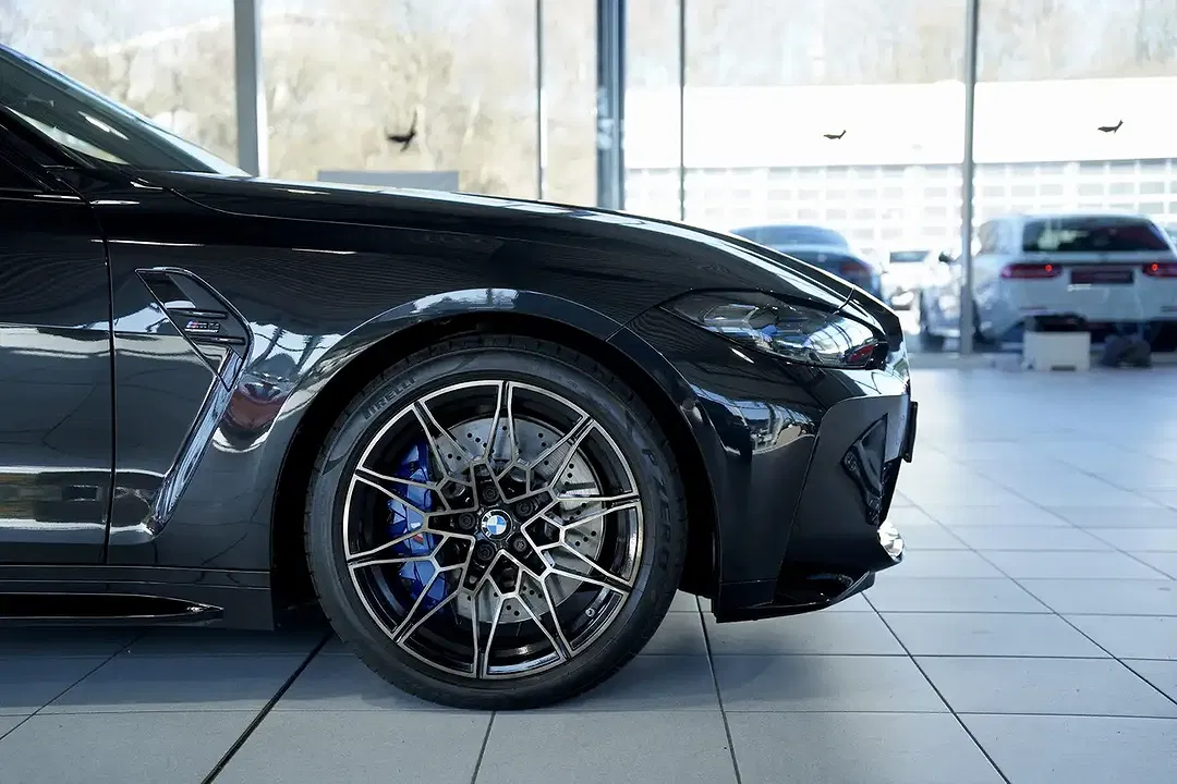 BMW M4 Competition Convertible - Thumbnail 3