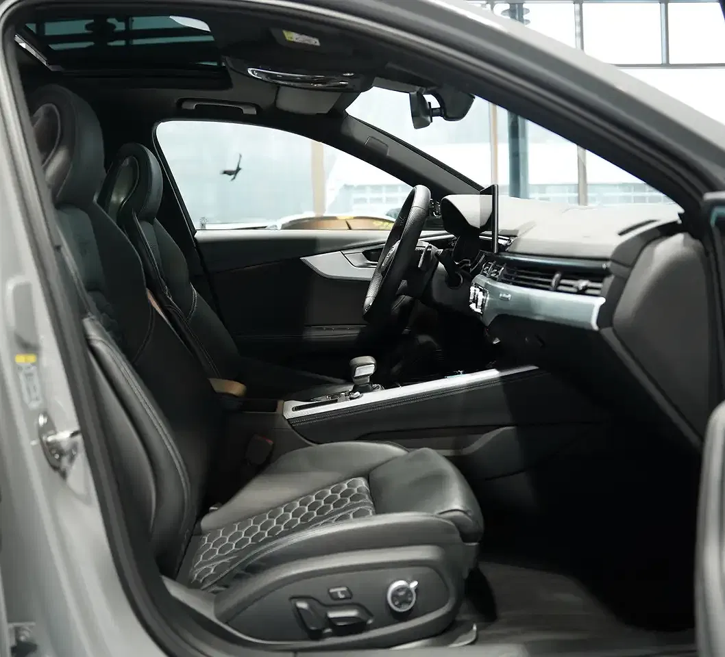 Audi RS4 RS Avant - foto 14