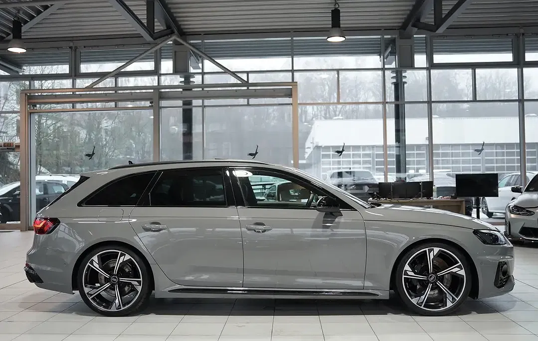 Audi RS4 RS Avant - Thumbnail 5