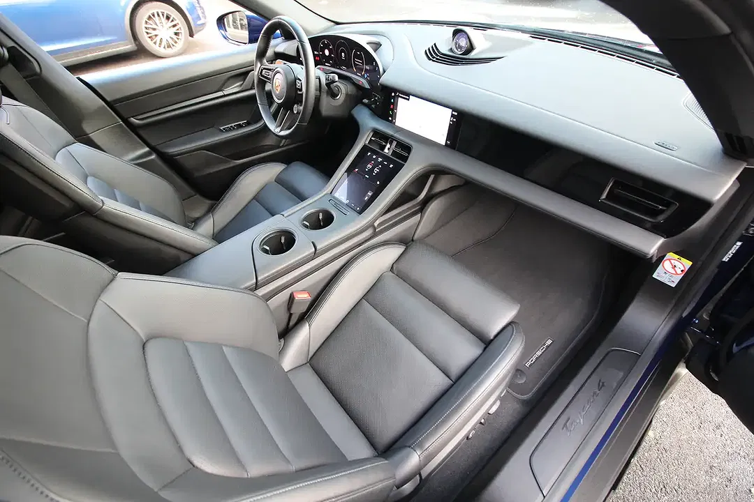 Porsche Taycan 4 Cross Turismo - Thumbnail 14