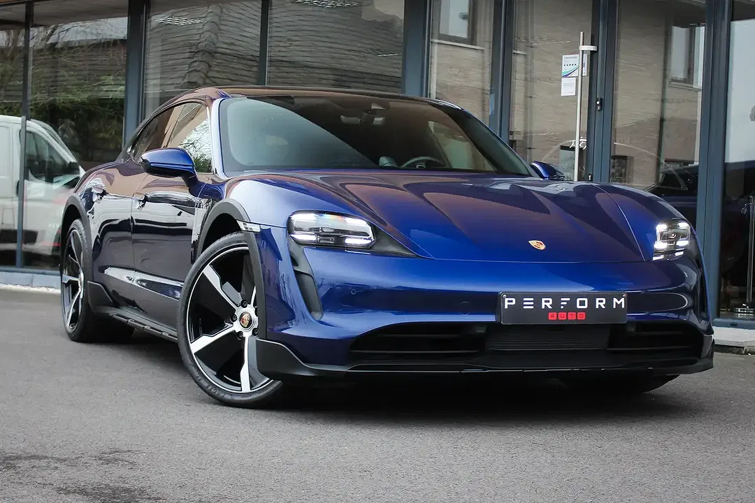 Porsche Taycan 4 Cross Turismo - Thumbnail 3