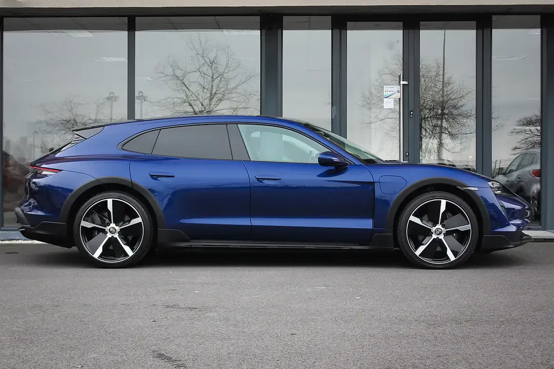 Porsche Taycan 4 Cross Turismo - Thumbnail 4