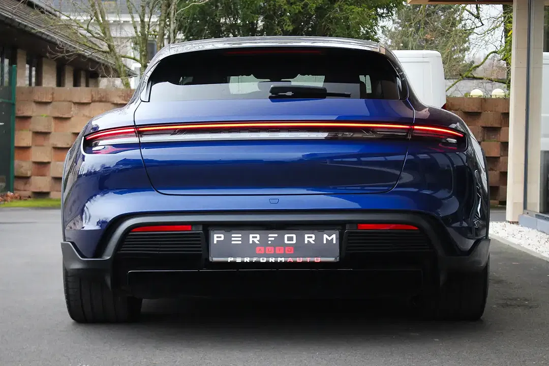 Porsche Taycan 4 Cross Turismo - Thumbnail 6