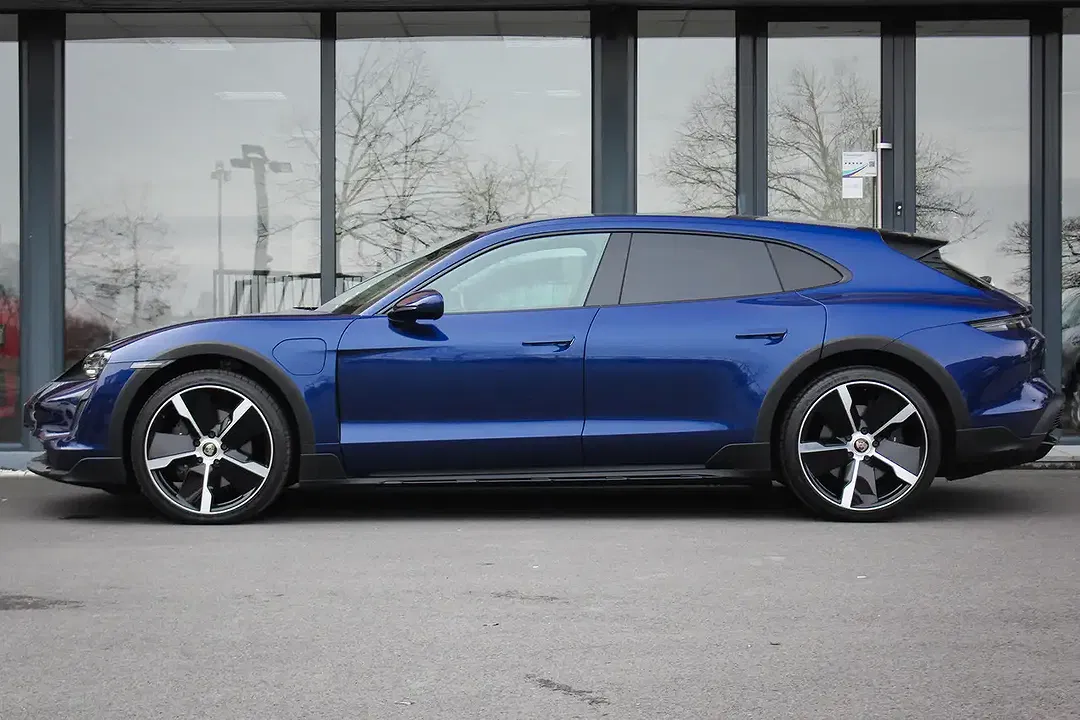 Porsche Taycan 4 Cross Turismo - Thumbnail 8