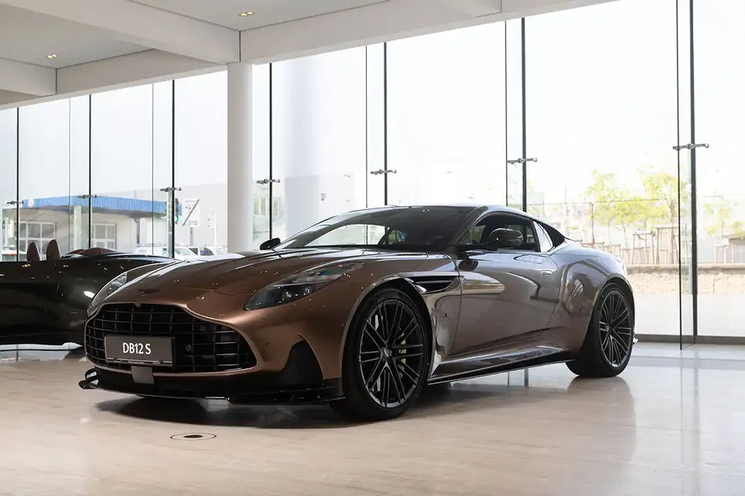 Aston Martin DB12 S Coupe - foto 1