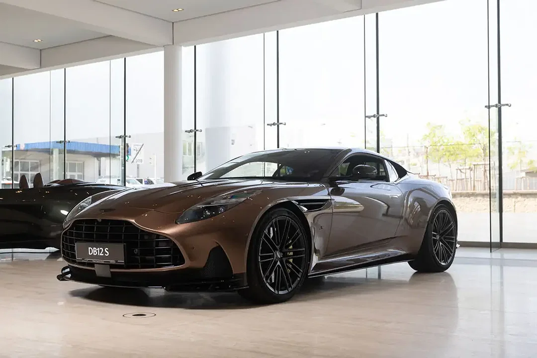 Aston Martin DB12 S Coupe - Afbeelding 1