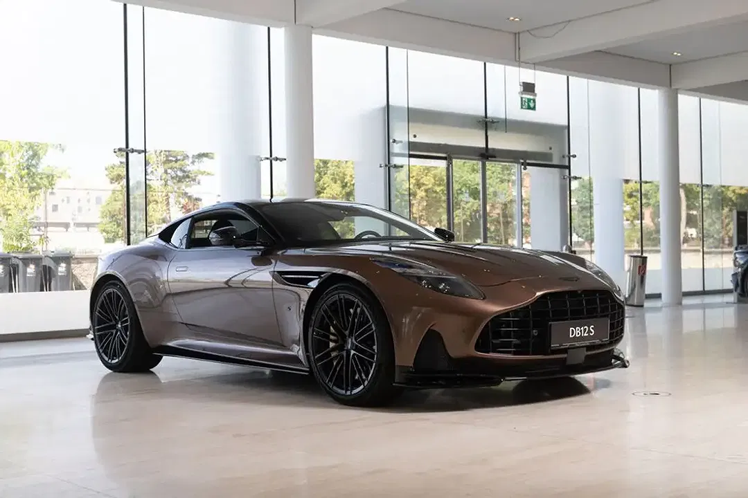 Aston Martin DB12 S Coupe - foto 2