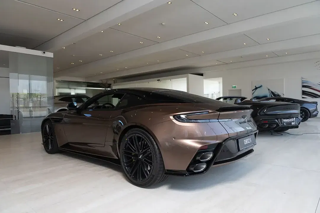 Aston Martin DB12 S Coupe - Thumbnail 5