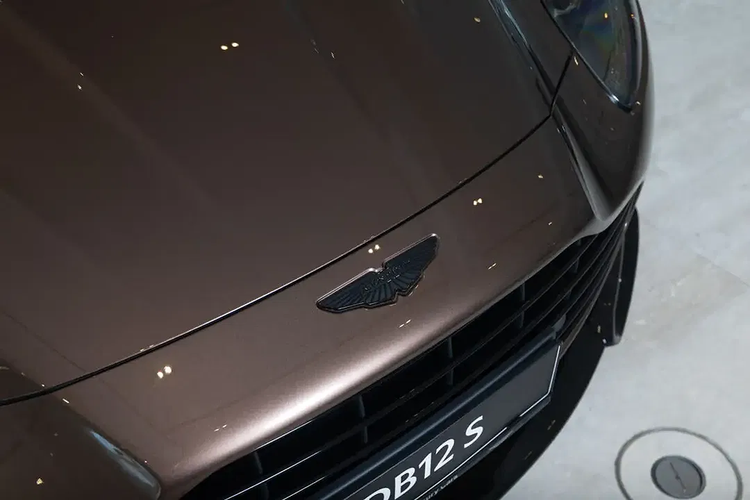 Aston Martin DB12 S Coupe - Thumbnail 6