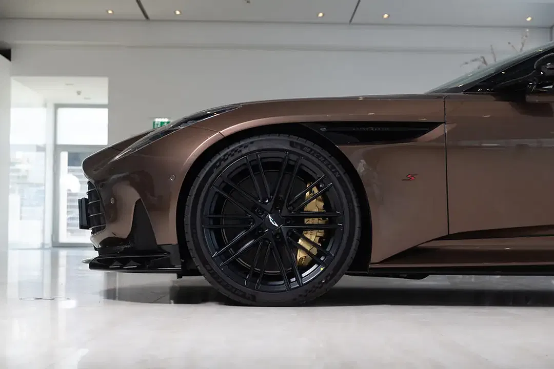 Aston Martin DB12 S Coupe - Thumbnail 9