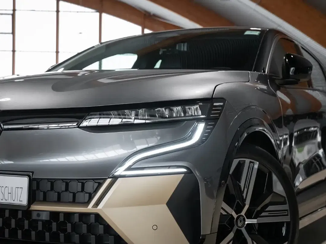 Renault Megane E-Tech Electric Iconic - Thumbnail 4