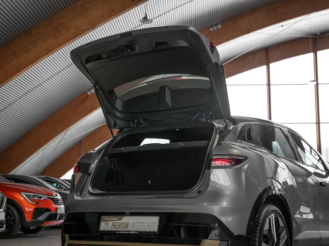 Renault Megane E-Tech Electric Iconic - Thumbnail 8