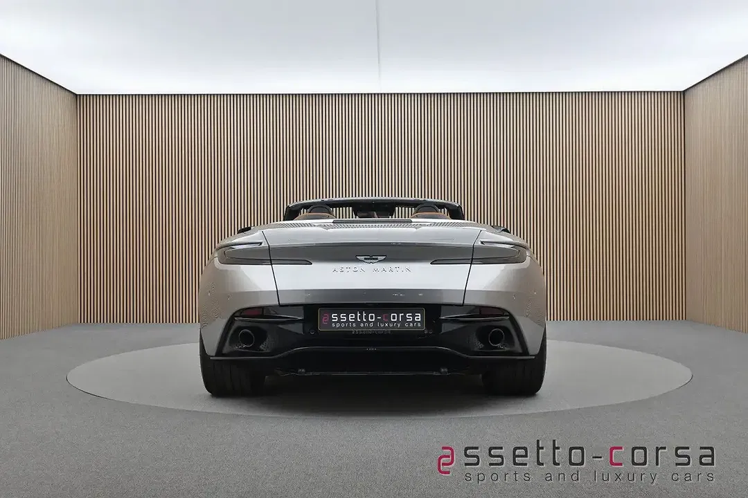 Aston Martin DB12 Volante - Thumbnail 3