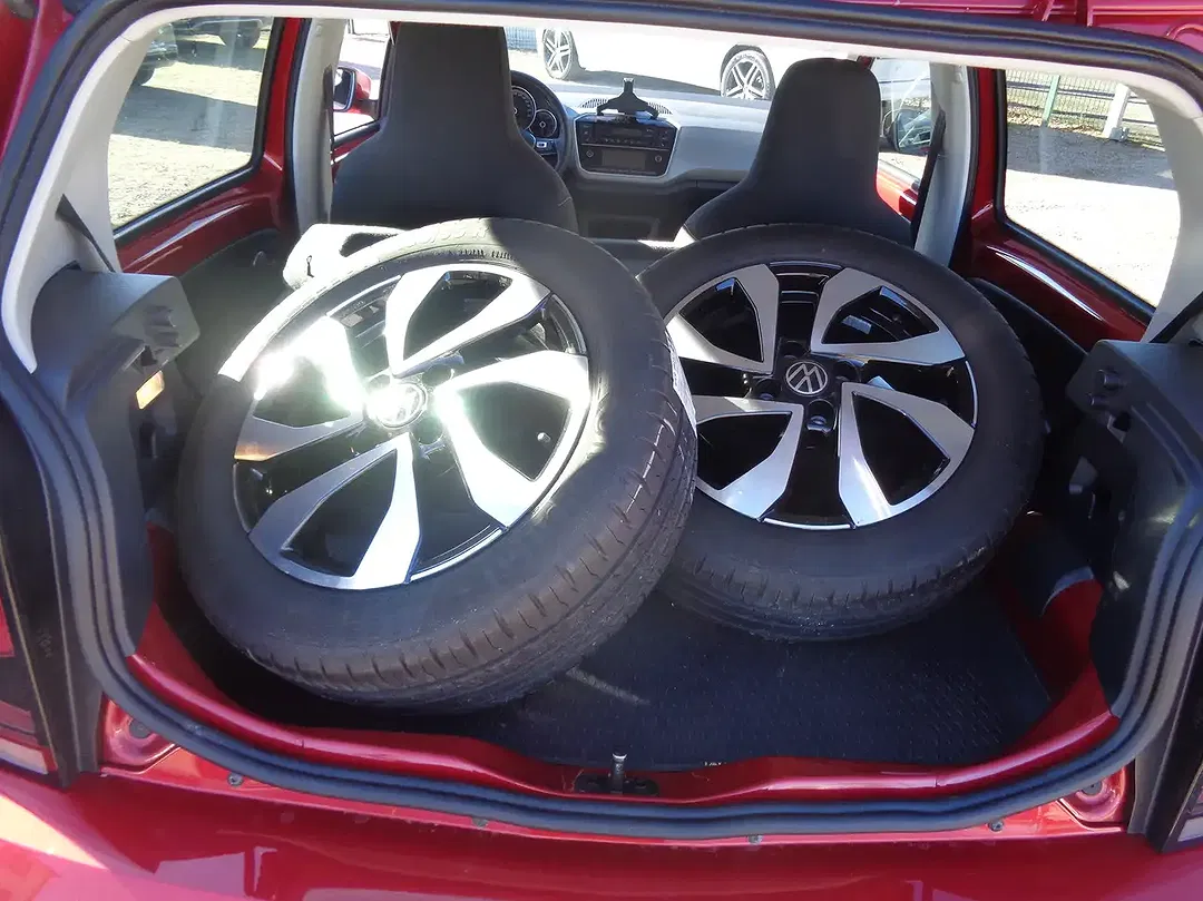 Volkswagen up! Active - Thumbnail 8