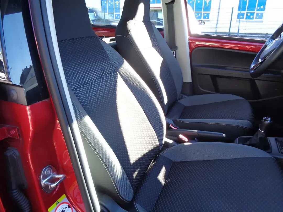 Volkswagen up! Active - Thumbnail 9