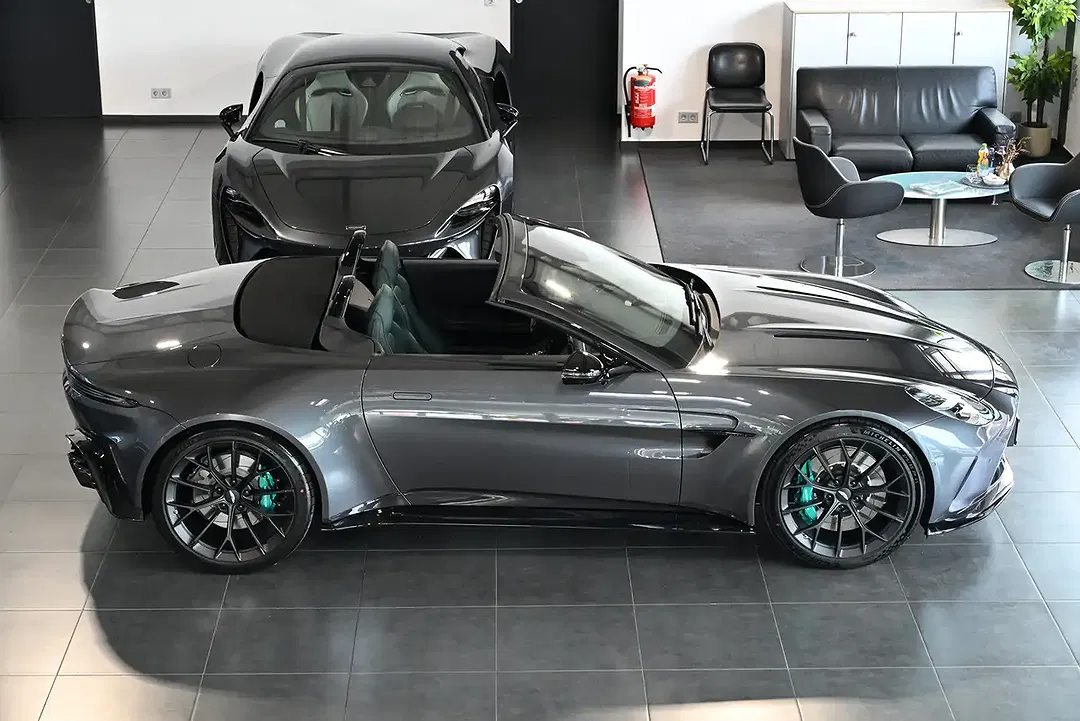 Aston Martin V8 Roadster - Thumbnail 11