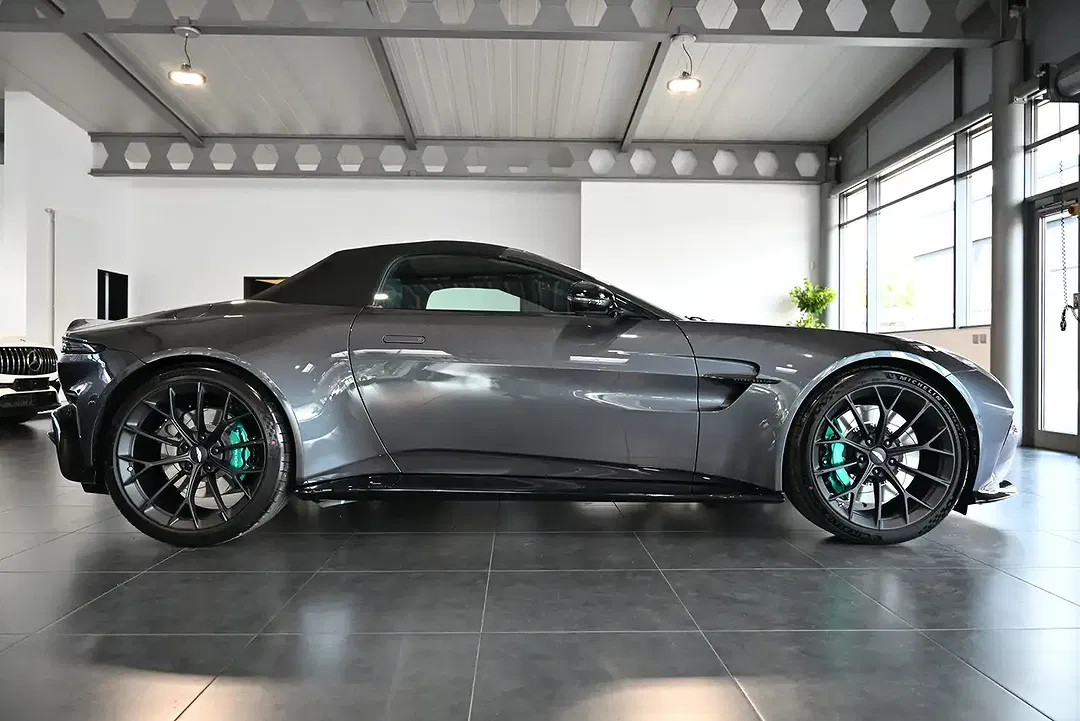 Aston Martin V8 Roadster - Thumbnail 12