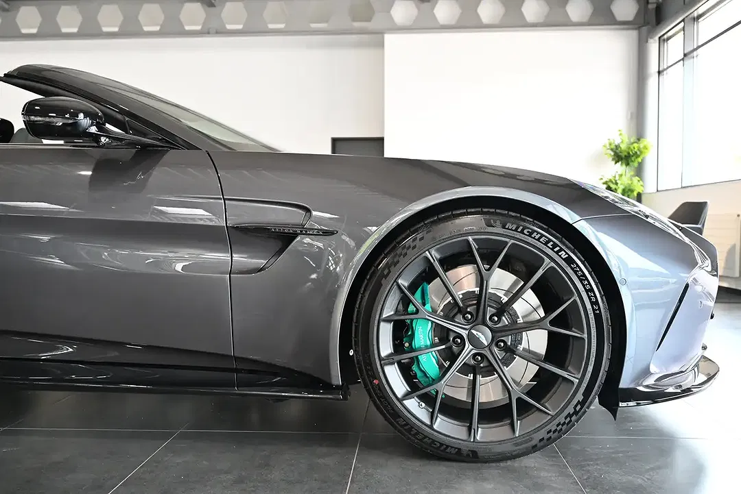 Aston Martin V8 Roadster - Thumbnail 14