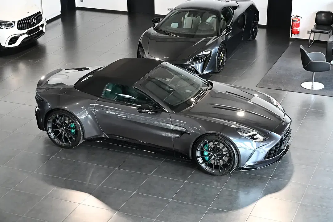 Aston Martin V8 Roadster - Thumbnail 4