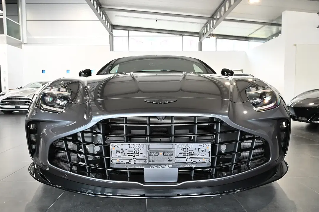 Aston Martin V8 Roadster - Thumbnail 5